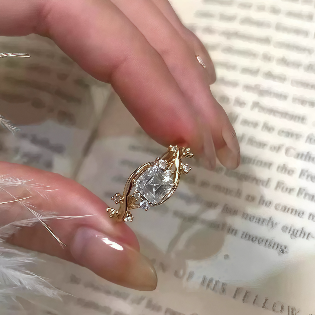 18K Gold Twisting Vine Square Diamond Ring