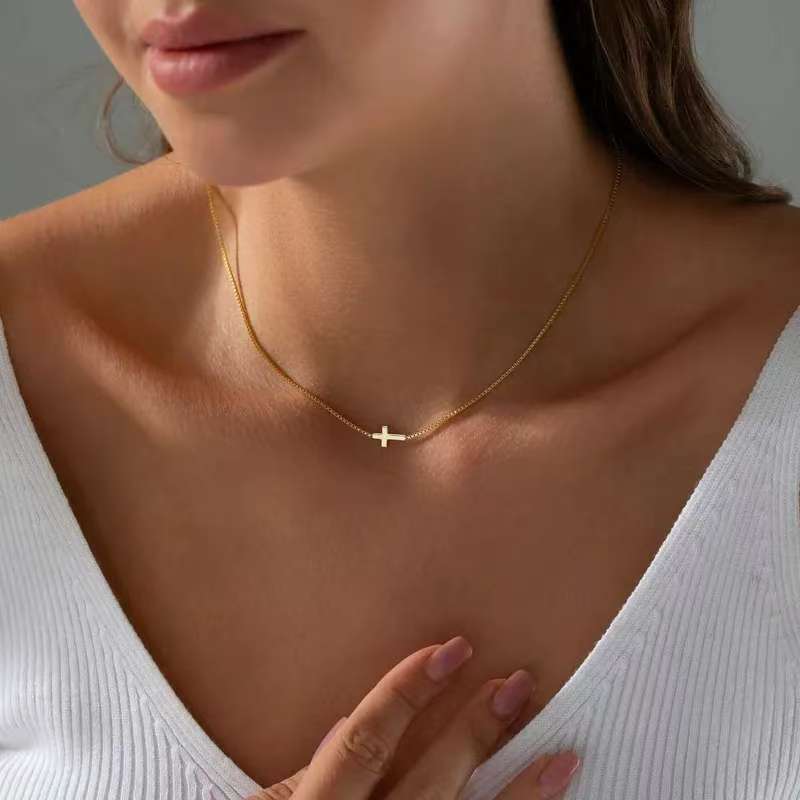 18K Gold Cross Pendant Collarbone Necklace